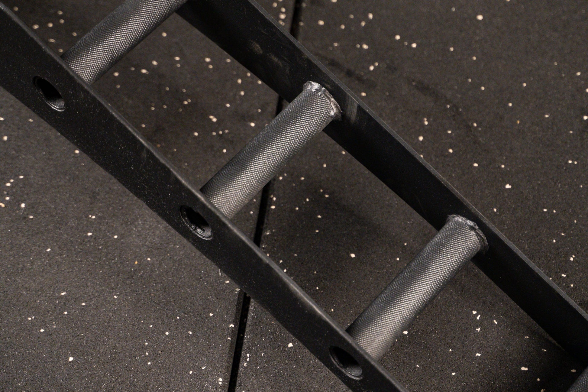 Monster Multi Lat Bar SQMIZE® MB600R, Länge 122 cm www.simpleproducts.at 